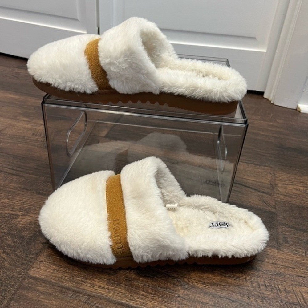 Born Faux Fur Slip On Slippers Size Women’s Large (9-10) Color White And Brown